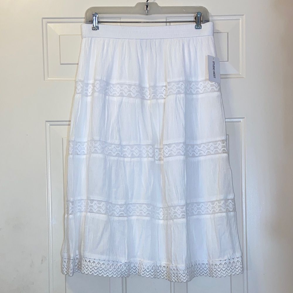 Studio West Elegant White Lace Trim Skirt Size M